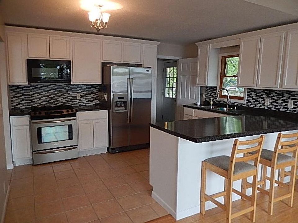 2nd image of 503 Marian St