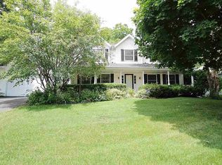 5316 Regents Park Rd, Rockford, IL 61107