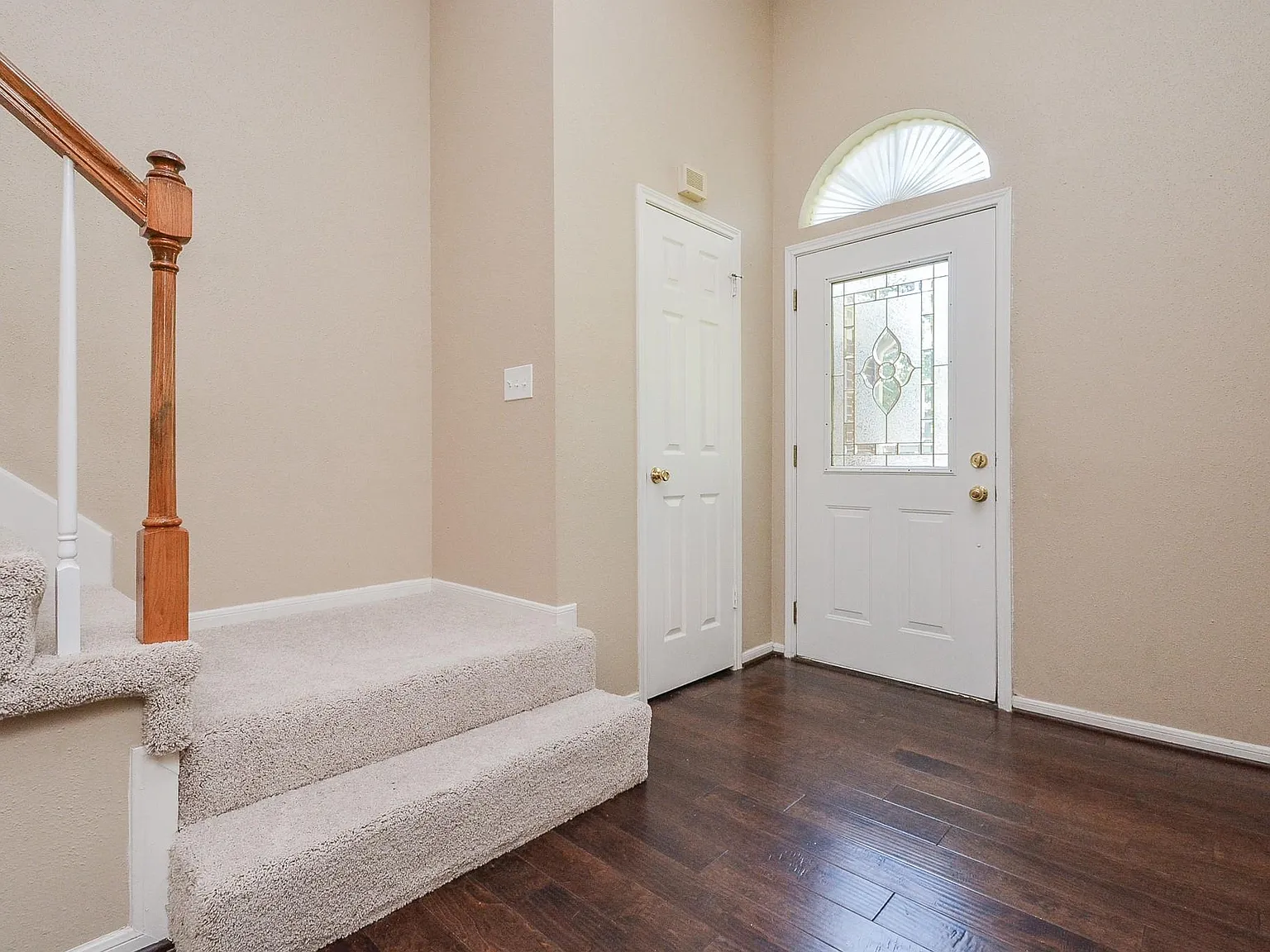 3 bed, 2.5 bath, 2083 sqft, $2,600 — Photo 3