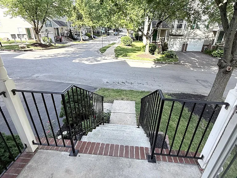 610 Brentwood Ct — Photo 28
