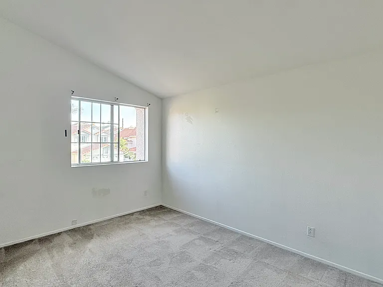 9250 Longridge Way — Photo 32