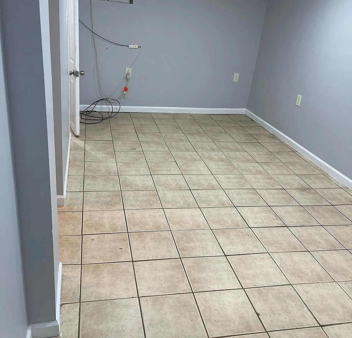 697 Summer Ave — Photo 2