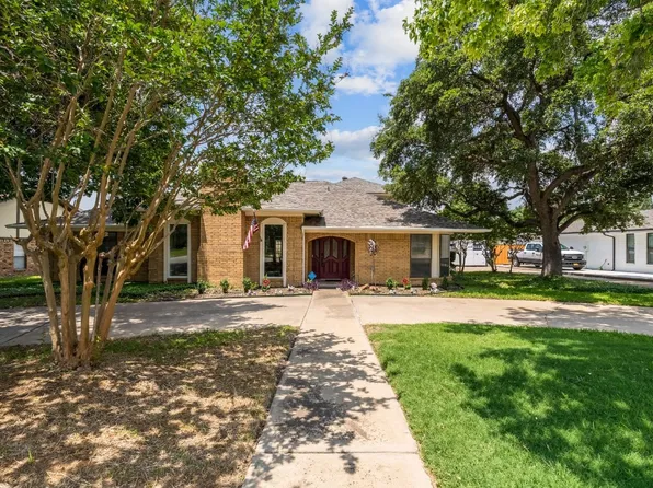 4825 Lariat Trl, North Richland Hills, TX 76180
