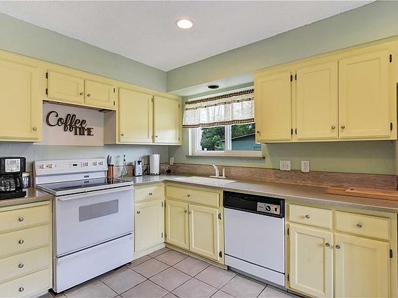 4th image of 9105 Coral Ln