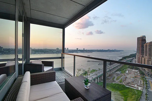 Sold by BLU Real Estate | media 6