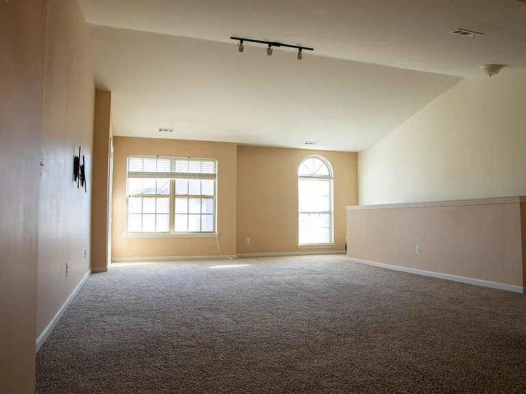 11874 Farmington Rd — Photo 5