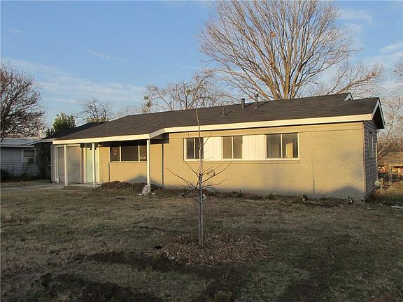 2nd image of 415 Hillcrest St
