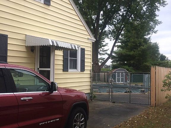 4th image of 11 Putnam Ave