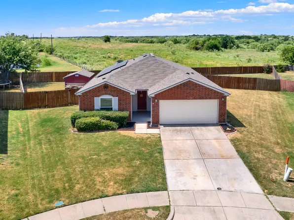 1208 Feather Crest Dr, Krum, TX 76249