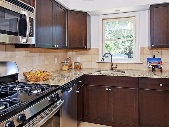 5th image of 848 Liggett Ave