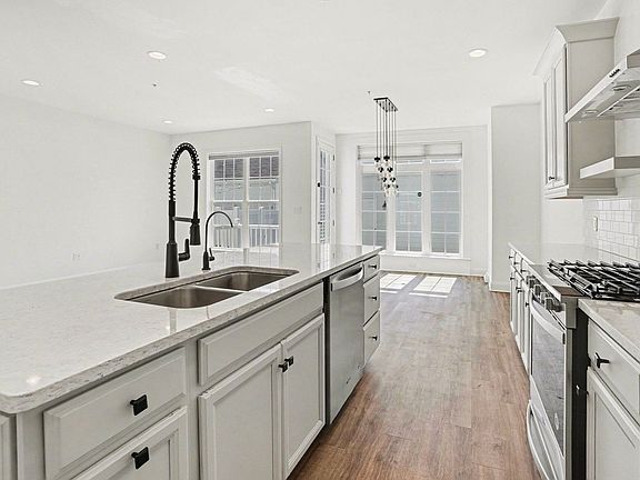 5th image of 205 Hoke Farm Way