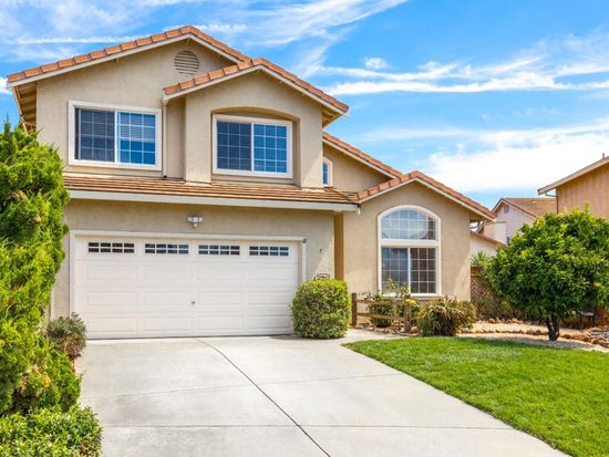 7 Massachusetts Cir, Salinas, CA 93905