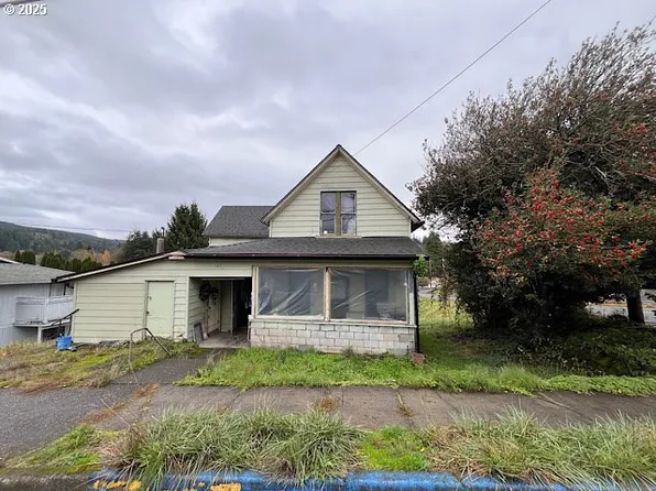 387 S Nehalem St, Clatskanie, OR 97016
