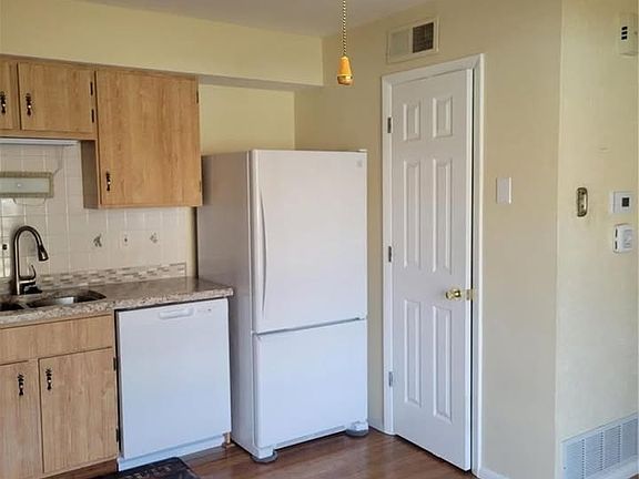 3rd image of 10161 Squire Meadows Dr APT F