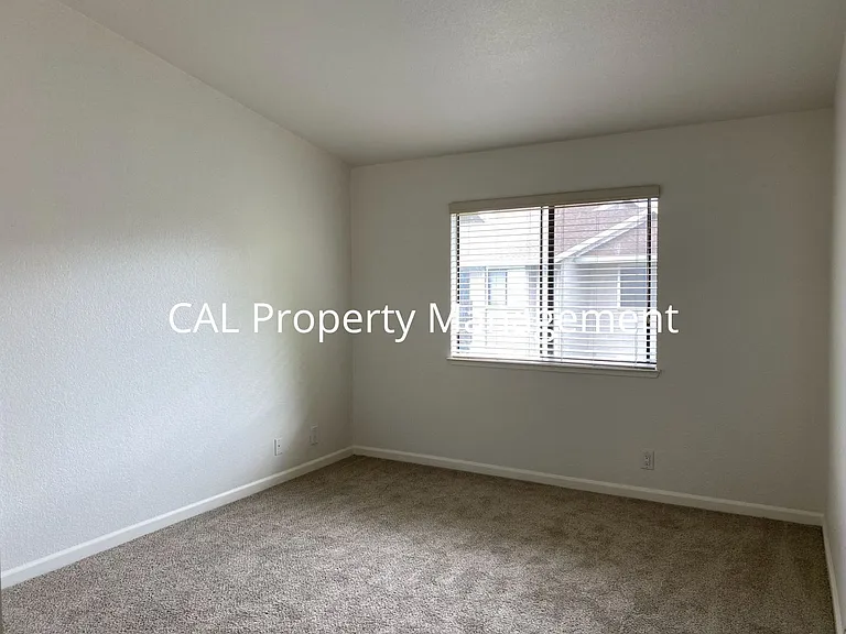 405 Tyler Pl #P — Photo 12