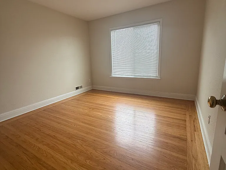 185 S Mayfair Ave — Photo 9