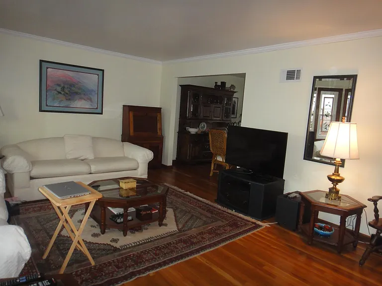 5429 Foster St — Photo 9