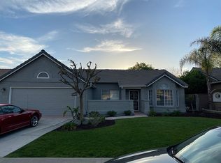 2610 Pine Castle Dr, Hanford, CA 93230