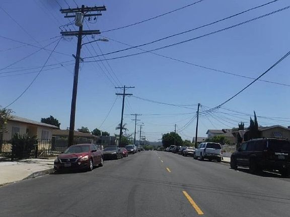 Exterior Neighborhood (street photo)
