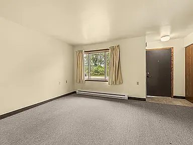 362 Clinton Ct — Photo 8