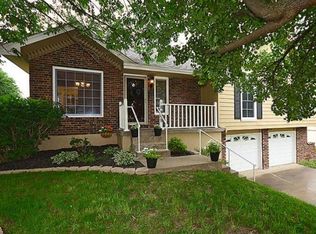 8408 Sarah Ln, Pleasant Valley, MO 64068