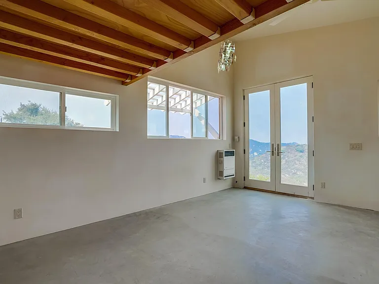1075 Henry Ridge Mtwy — Photo 4