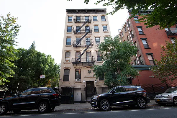 Rented by R New York | media 14