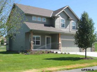 909 Knapp Dr, Papillion, NE 68138