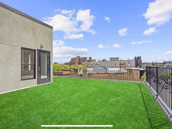 154 Graham Avenue image 7 of 10