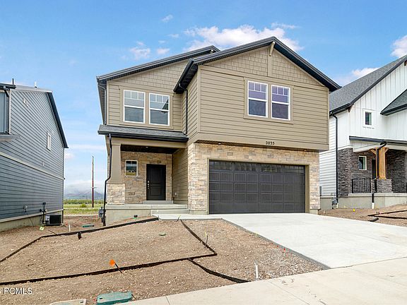 2nd image of 2035 N High Uintas Ln