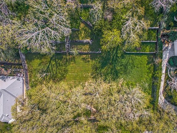 3rd image of 1413 Creekford Dr