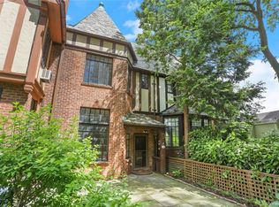 4 Manning Cir, Pelham, NY 10803