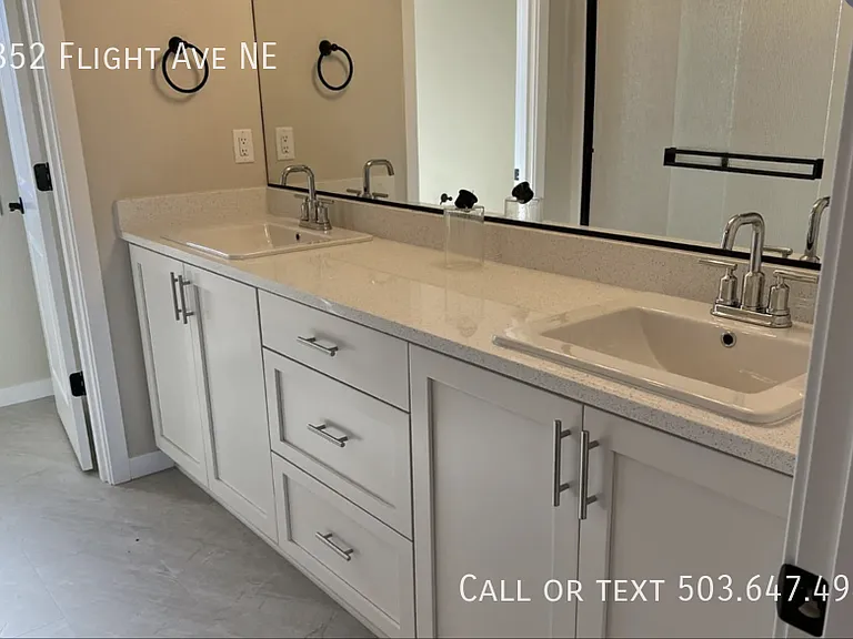 4852 Flight Ave NE — Photo 6