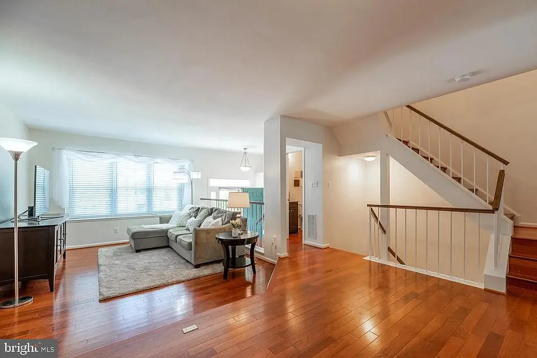 3 bed, 4.0 bath, 2120 sqft, $3,200 — Photo 3