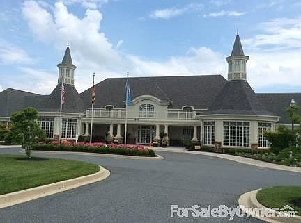 Private 37,000 sq ft residents club
						:
						Private 37,000 sq ft residents club