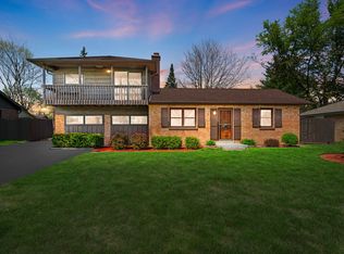 16W340 94th Pl, Burr Ridge, IL 60527