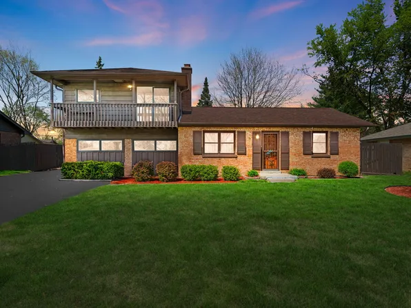 16W340 94th Pl, Burr Ridge, IL 60527