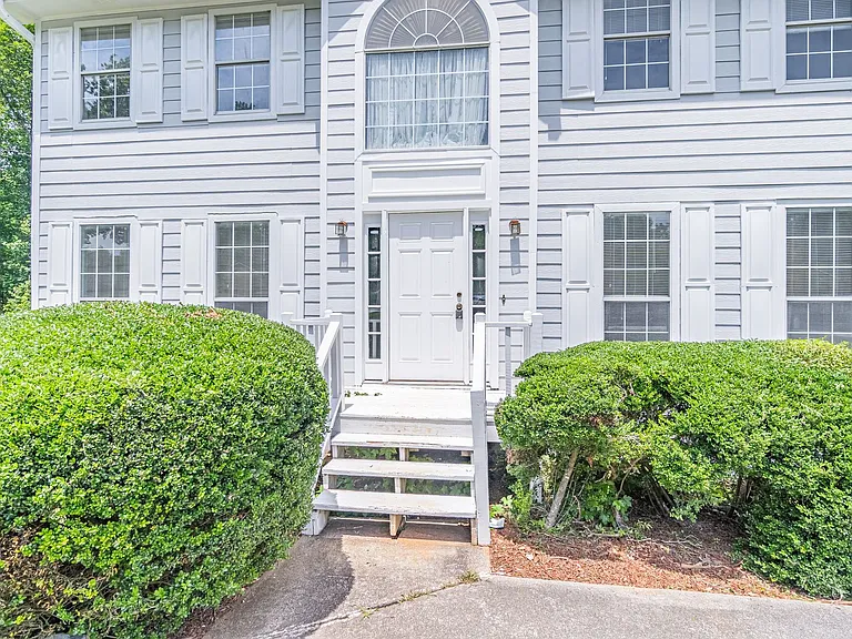2402 Betsy Ct SW — Photo 4