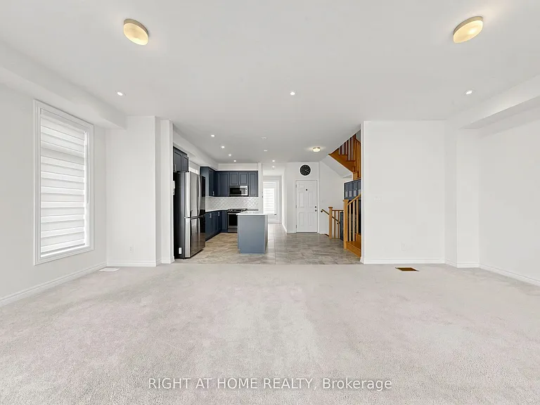 2046 Cameron Lott Cres — Photo 15