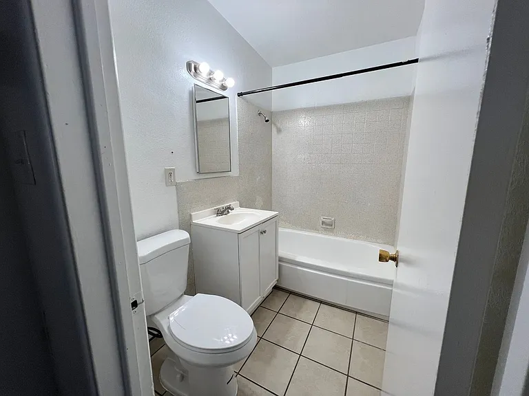 320 Palm Dr — Photo 7