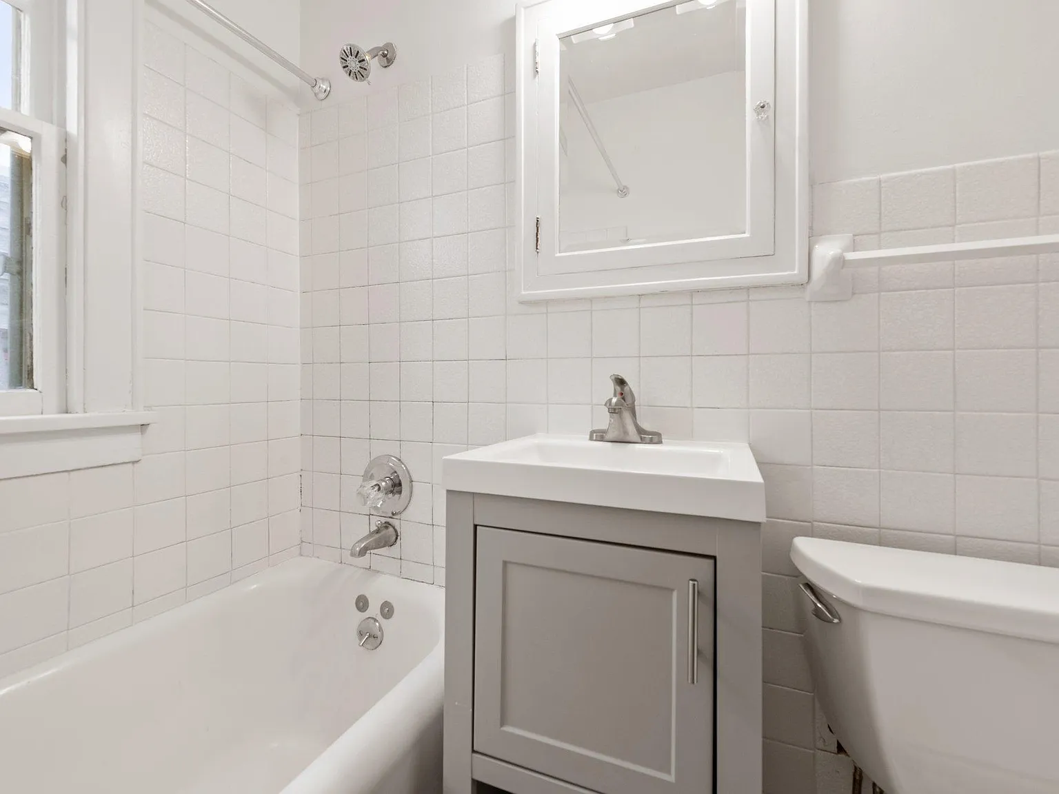 1 bed, 800 sqft, $1,295 — Photo 2