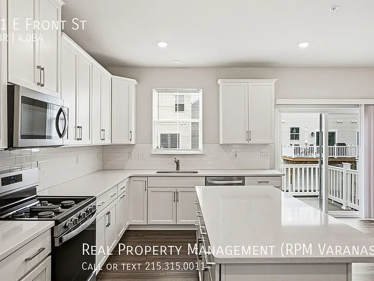 21 E Front — Photo 8