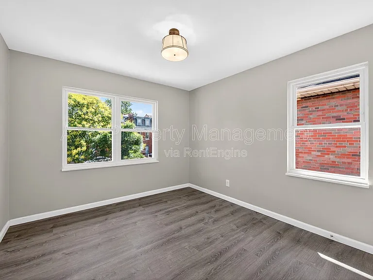 905 Russell Blvd — Photo 6