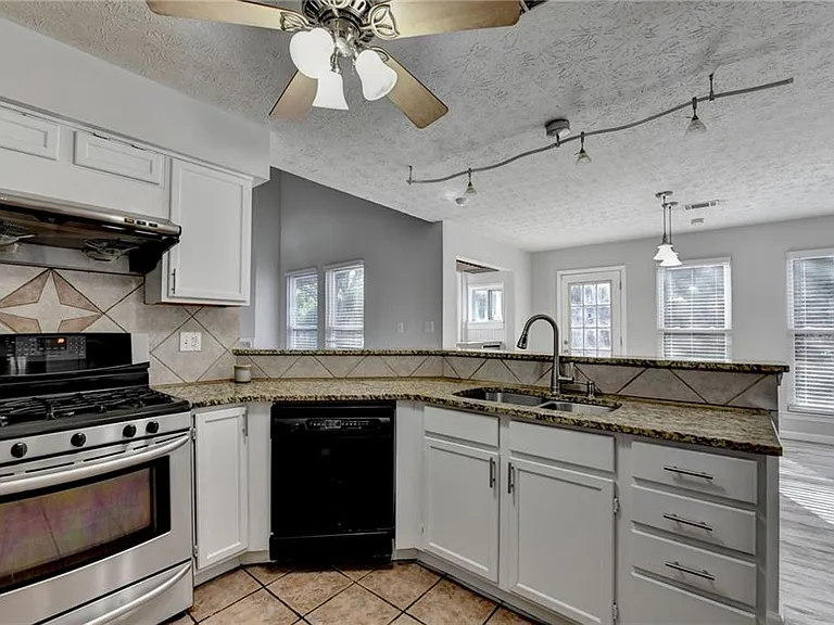 1112 Ashbury Dr — Photo 26