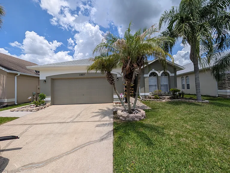 1807 White Heron Bay Cir — Photo 1