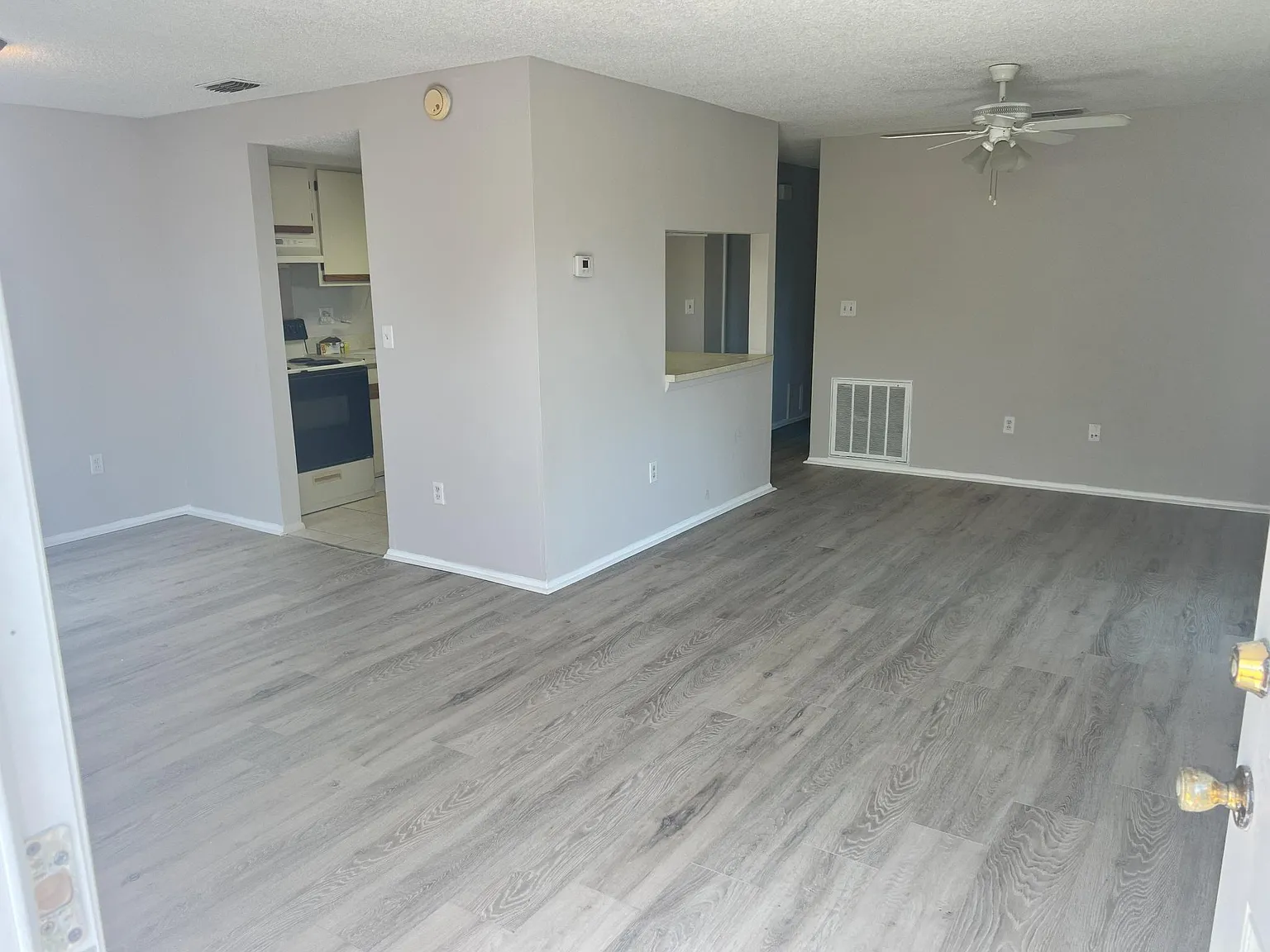 2 bed, 915 sqft, $1,800 — Photo 2