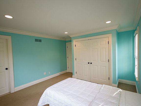 3rd image of 220 Westchester Way