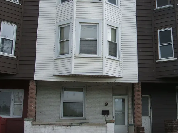 9 E Buttonwood St, Hazleton, PA 18201