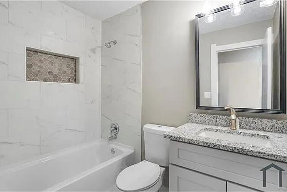 1090 Village Rd — Photo 24