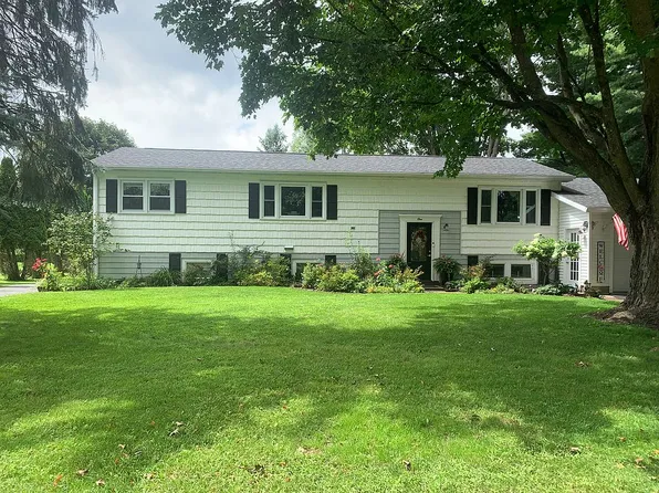 1 Rushton Dr, Canton, NY 13617